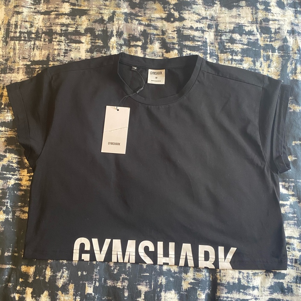 Gymshark Womens

FRACTION CROP TOP NWT SIZE M